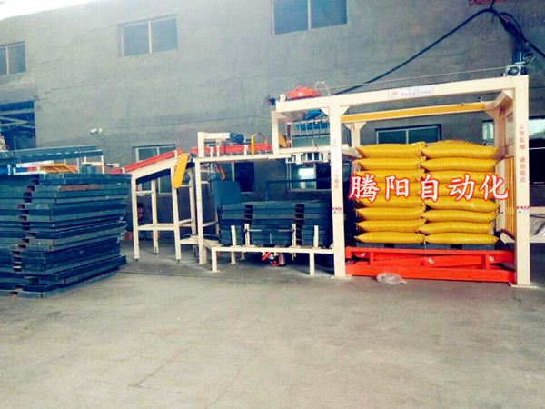 怎么挑选合适的工业码垛机器人呢