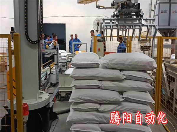 饲料小型立柱码垛机代替人工成为趋势