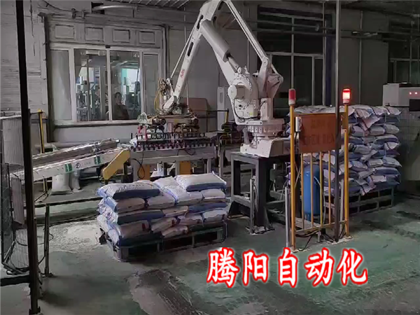 塑料颗粒码垛机器人代替人工是一笔划算账